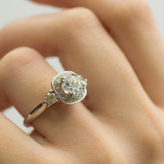 Amavida PlatinumGounting with Side Diamonds
