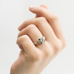 Amavida Platinum Engagement Mounting with Sapphires