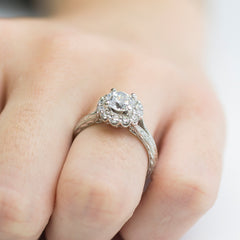 Amavida Platinum Engagement Mounting with Round Halo