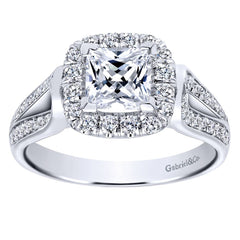 Cushion Diamond Halo Engagement Mounting